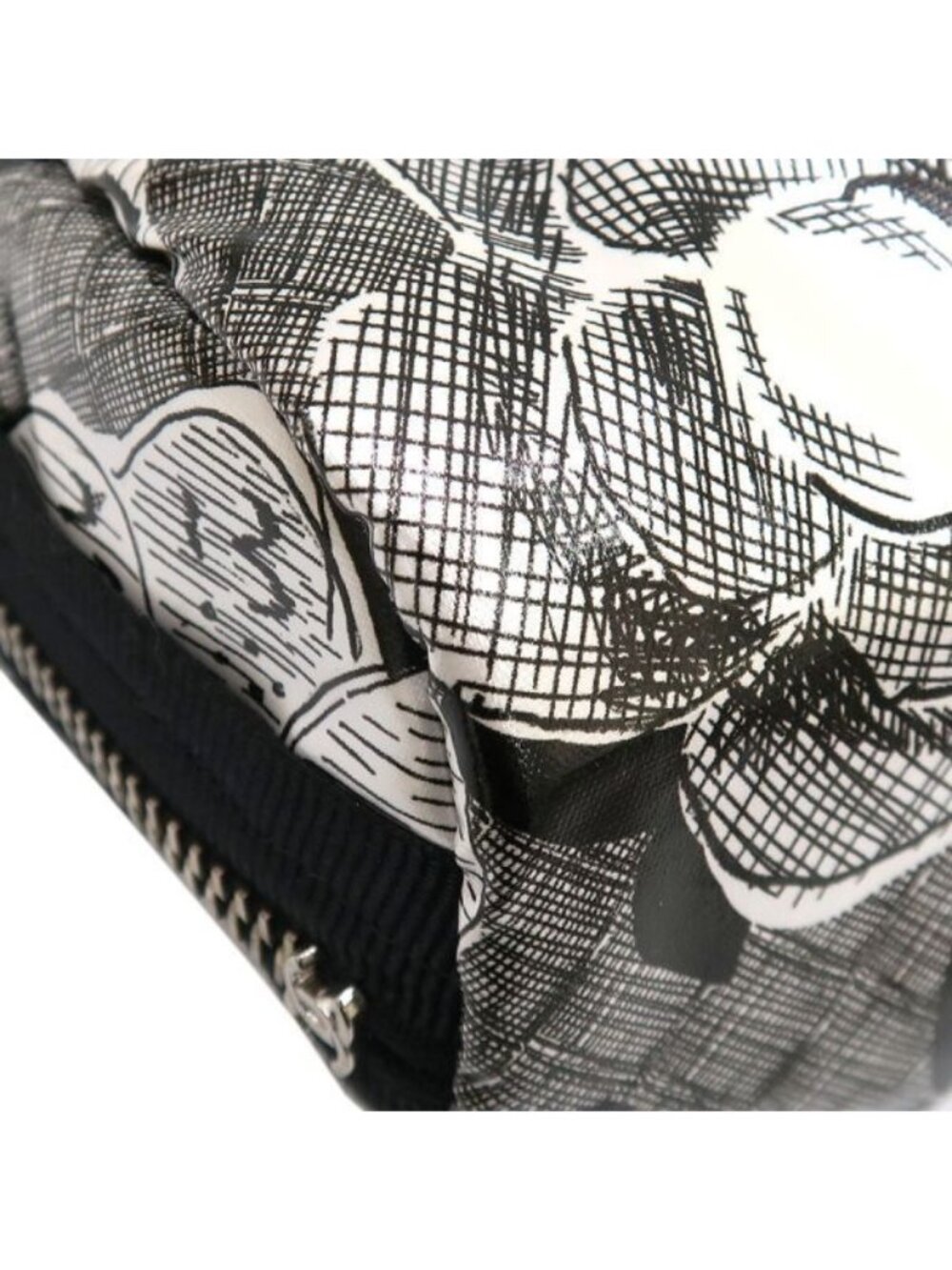 Chanel Camellia Pouch - Picture 5 of 9